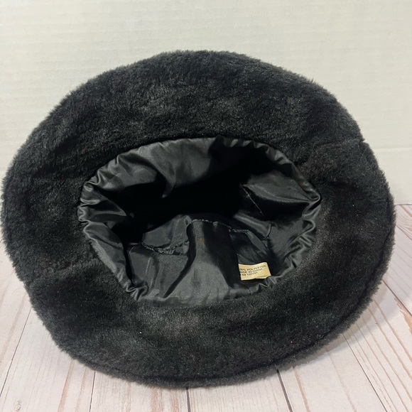 Juicy Couture Plush Teddy Comfort Bucket Hat - Picture 3 of 6